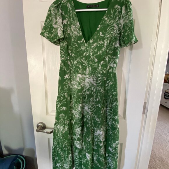 Abercrombie short Ruffle Sleeve Midi Dress Size Small - Picture 4 of 5